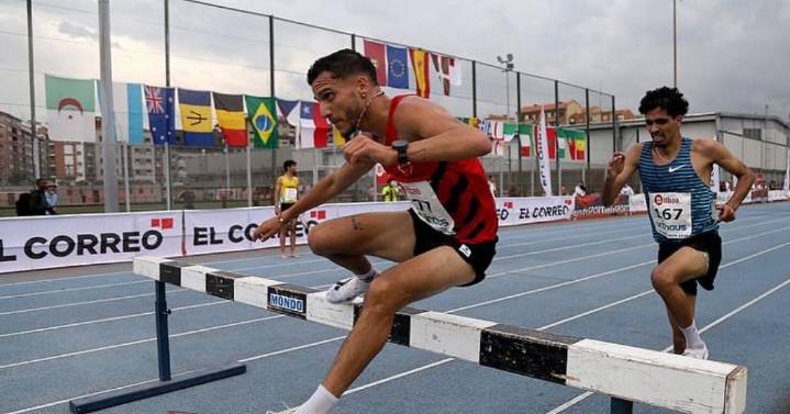 Víctor Ortiz rompe su propio récord nacional en los 2,000 metros con obstáculos