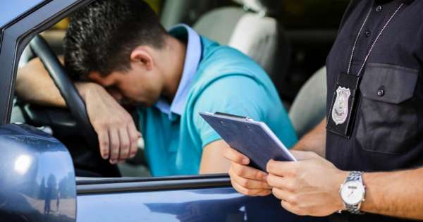 La peor noticia para conductores: la nueva ley en Estados Unidos que multará con 1.250 dólares a todas las personas que hagan esto