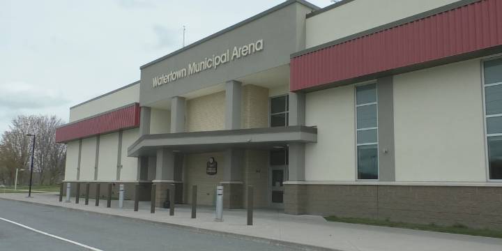 Micromania, Mini Kiss show cancelled