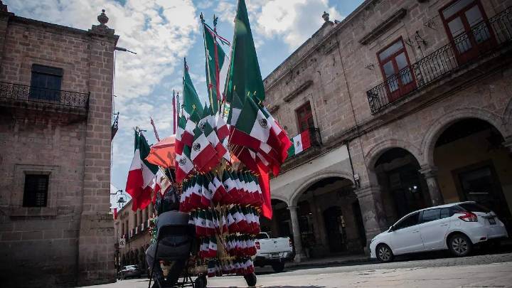 Con permiso, 800 ambulantes en el centro de Morelia para Fiestas Patrias
