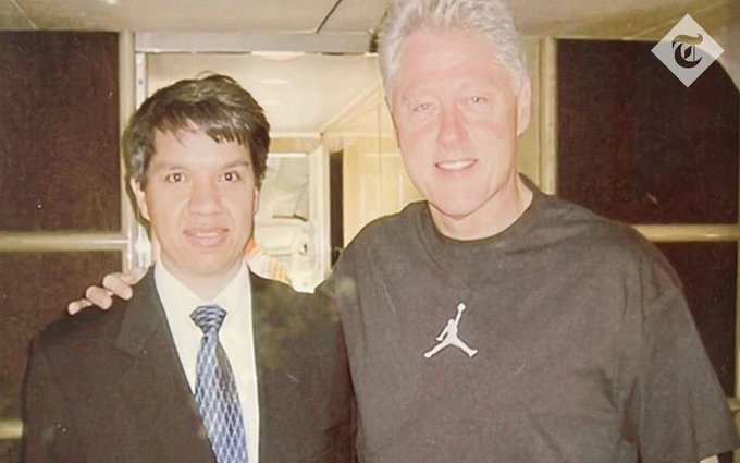 Fotografía inédita arroja luz sobre la "estrecha relación" entre Bill Clinton y Epstein