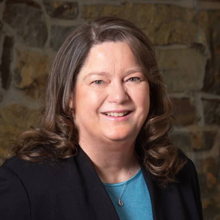 Marr and Knipfer graduate from Advanced School of Banking