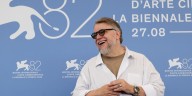 Guillermo del Toro presenta en Venecia su versión “increíblemente emocional” de Frankenstein