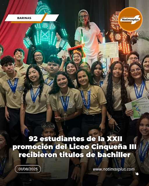 estudiantes de la XXII  promoción del Liceo Cinqueña III recibieron titulos de Bachiller