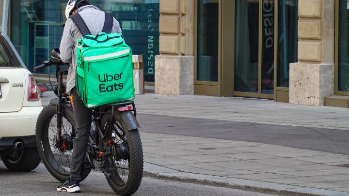 ICE y HSI detienen a repartidores de Uber Eats en Washington DC