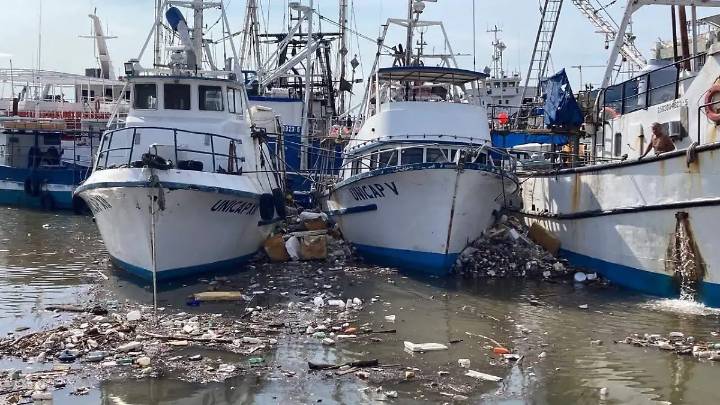 Truena la ‘biobarda’ del puente Juárez por la basura que arrastran las lluvias