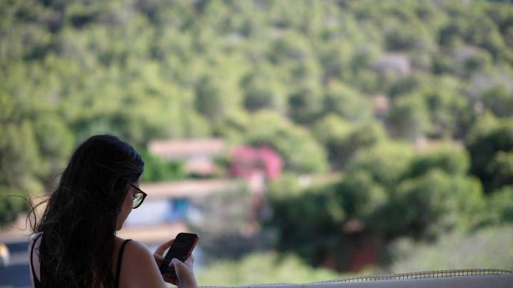 Cada vez más murcianos son adictos al "refugio emocional" que supone la IA
