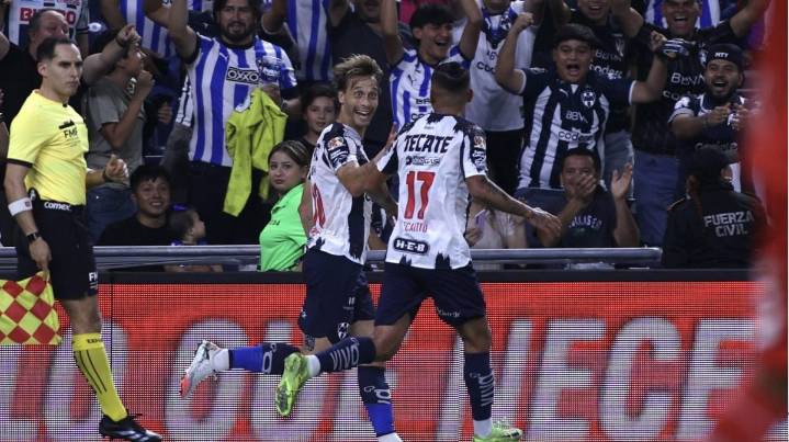 Sergio Canales se despacha golazo olímpico en victoria del Monterrey 3