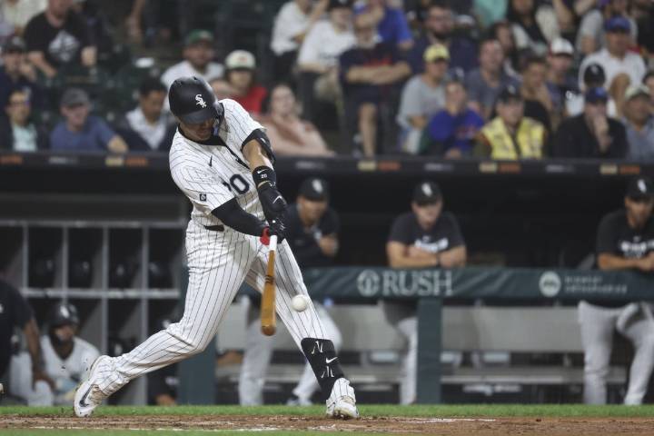 White Sox reinstate infielder Miguel Vargas from the 10