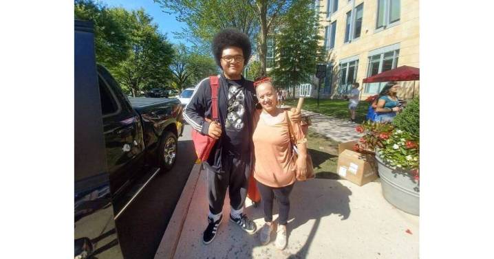 Bright-Eyed Freshmen, Sad-Eyed Parents at Rutgers' Honors College Move In Day