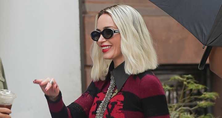 Emily Blunt Debuts Bleached Blonde Hair on ‘The Devil Wears Prada 2′ Set in NYC | Anne Hathaway, Emily Blunt, The Devil Wears Prada 2