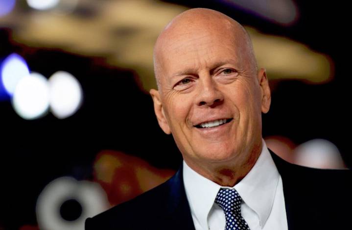 Bruce Willis sigue siendo “muy activo” pese a su enfermedad