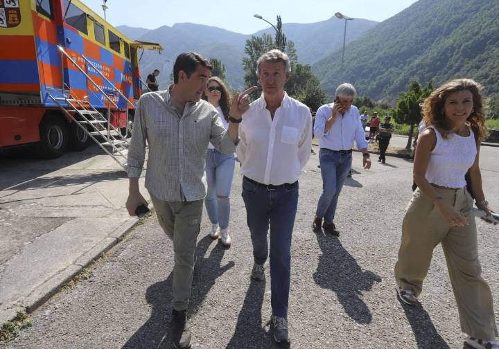 Feijóo advierte a Sánchez de que los incendios son «una crisis nacional» y carga contra «la política cutre»