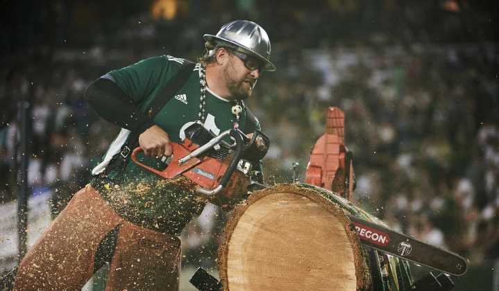 ‘Timber Joey’, el leñador del Portland que corta un tronco con una motosierra cada que meten gol