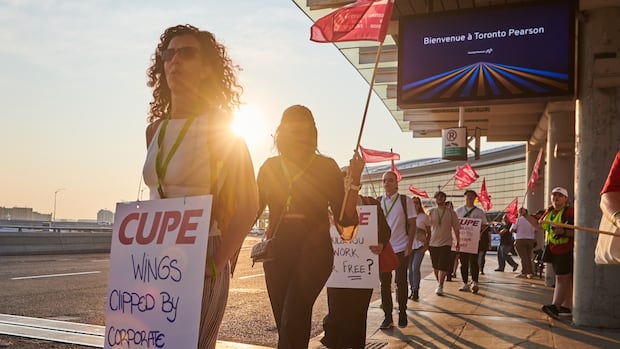 IN PHOTOS | Scenes from striking Air Canada flight attendants