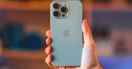 Este iPhone es una JOYA de Apple por su potente procesador, cámaras profesionales 4K y pantalla 120Hz