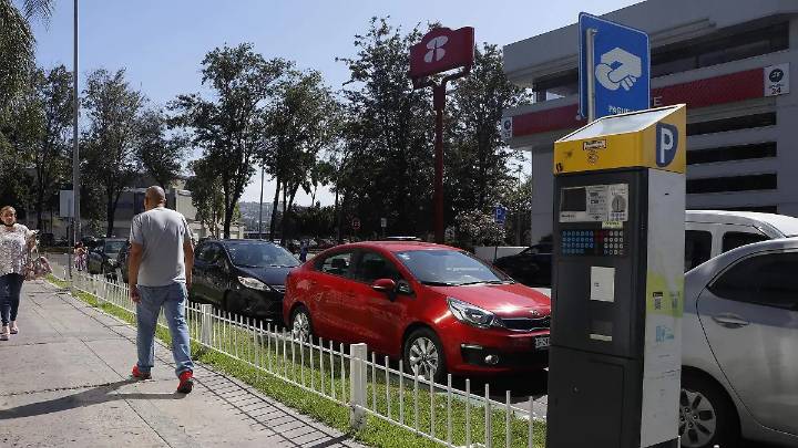 Empresa retirará estacionómetros frente a establecimientos y condominios en Zona Río, dice el alcalde