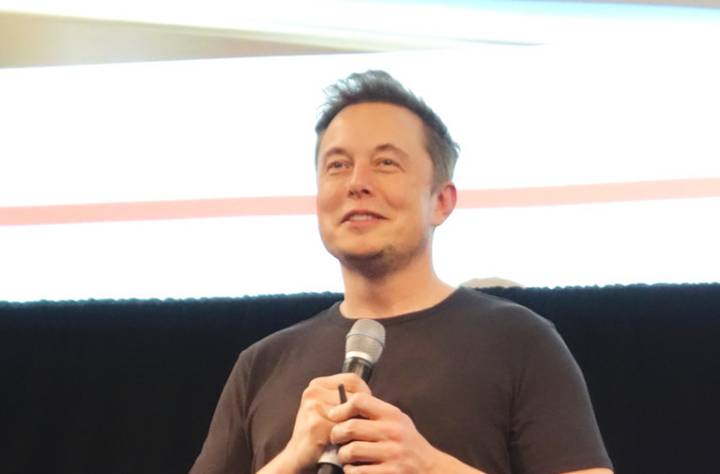 'So Musk:' Experts Question Plausibility of Antitrust Suit Alleging Apple