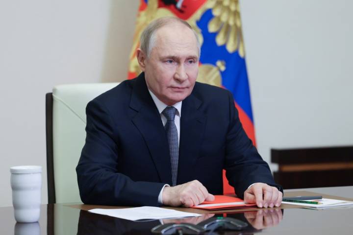 Putin dice que interés de reunirse con Trump es mutuo y no rechaza encuentro con Zelenski