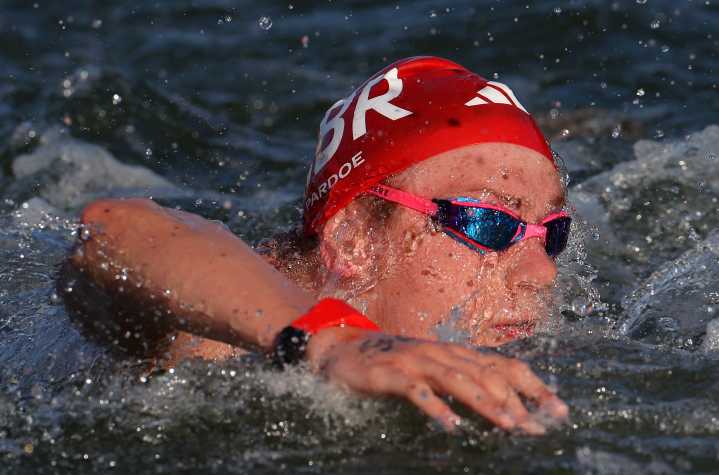 Olympic swimmers to take on length of Thames in sewage protest