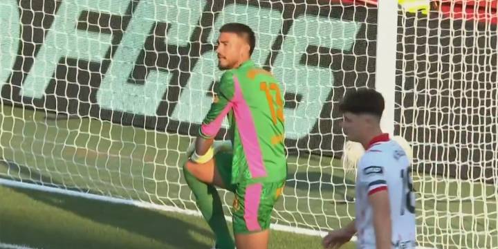 El partido para el olvido del arquero argentino Paulo Gazzaniga en el inicio de la Liga de España: protagonizó dos bloopers y vio la roja