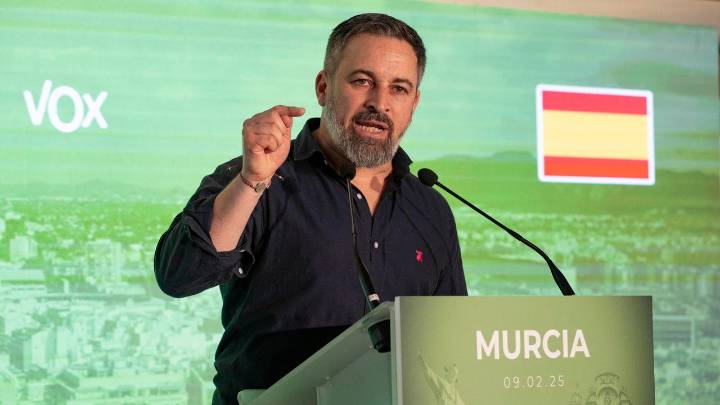 Abascal se envalentona gracias al PP y pide prohibir el velo en instalaciones públicas: "España no es Al Andalus"