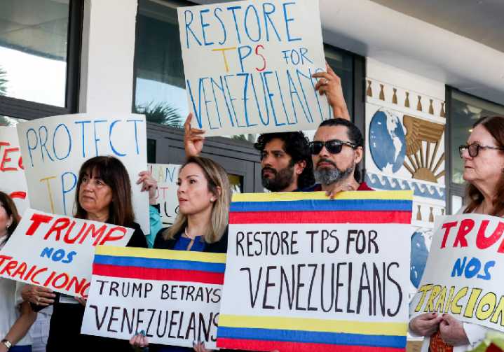 Miles de personas enfrentan el peligro de la deportación mientras Trump ataca las protecciones temporales