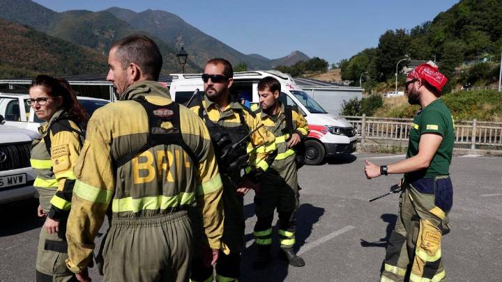 Última hora de los incendios en Asturias: Degaña, Genestoso y Somiedo concentran los tres fuegos que permanecen activos en la región