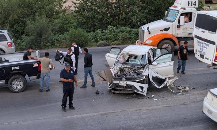 Destroza ebrio su Jetta en la 4 Siglos y Las Torres