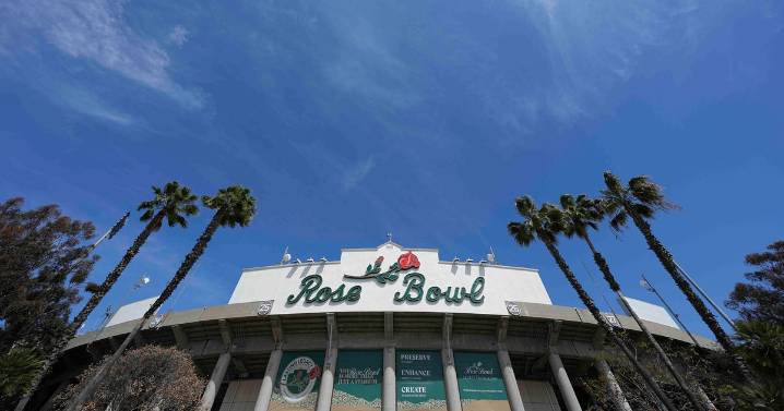 Pasadena police investigate alleged assault at Rose Bowl concert