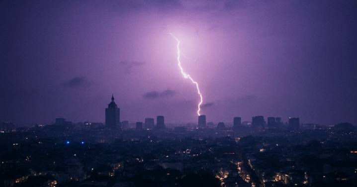 Intensas lluvias en la CDMX causan inundaciones y afectan operación del AICM