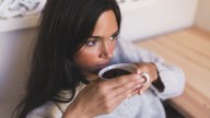 Qué significa tomar el café siempre sin azúcar ni edulcorante, según la psicología