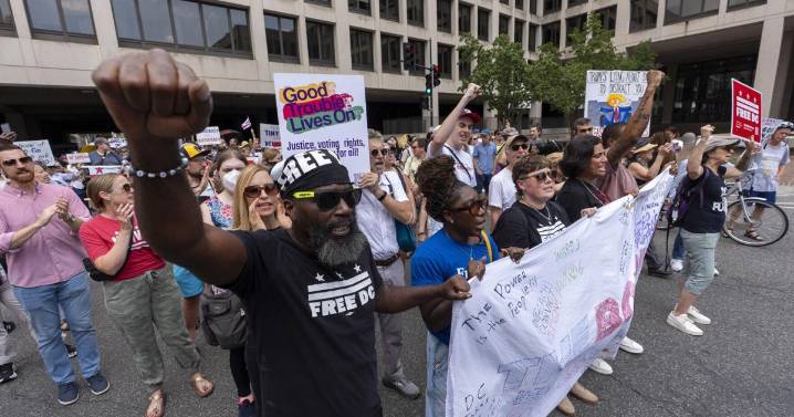 Trump administration agrees to keep DC police chief in place, but with immigration enforcement order