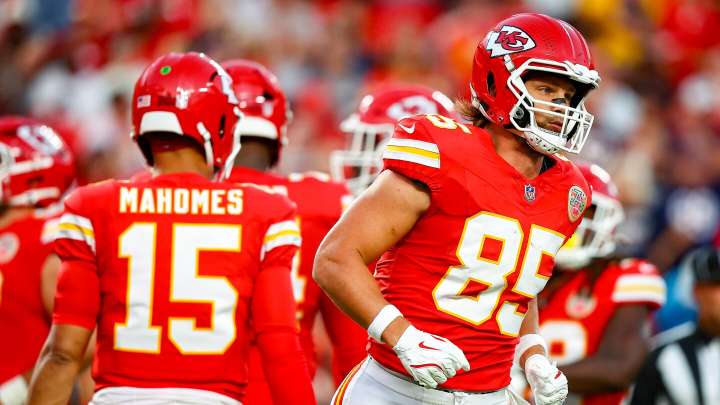 Chiefs add Robert Tonyan to active roster, Clyde Edwards