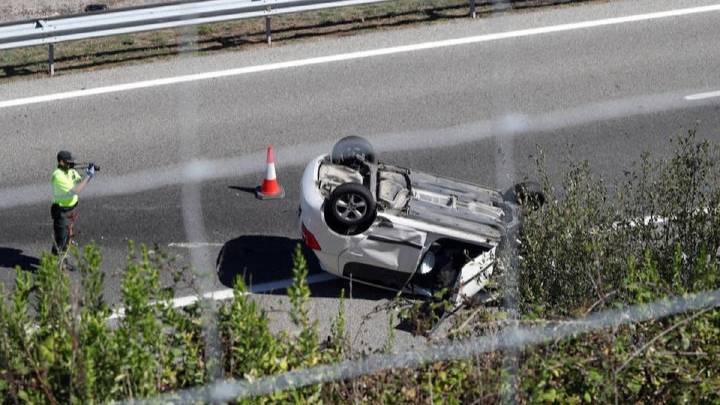 Tres heridos en una colisión entre un turismo y un camión en la A