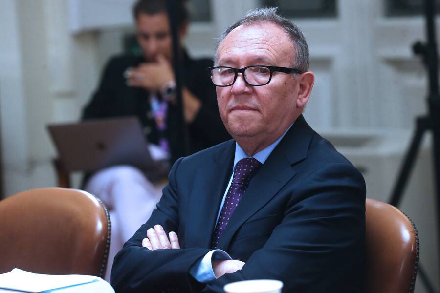 Senador García Ruminot: “Para mí es gobierno militar, no dictadura”