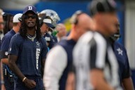 Terrible presagio para Dallas Cowboys donde CeeDee Lamb sufrió una fuerte "tacleada" en el inicio de la pretemporada