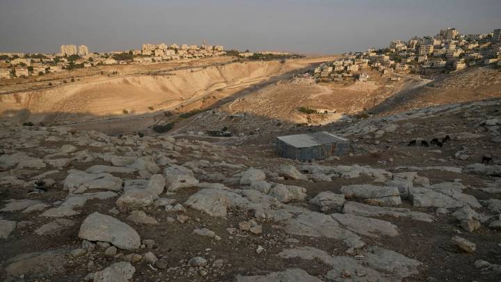 Israel approves settlement project that could divide the West Bank