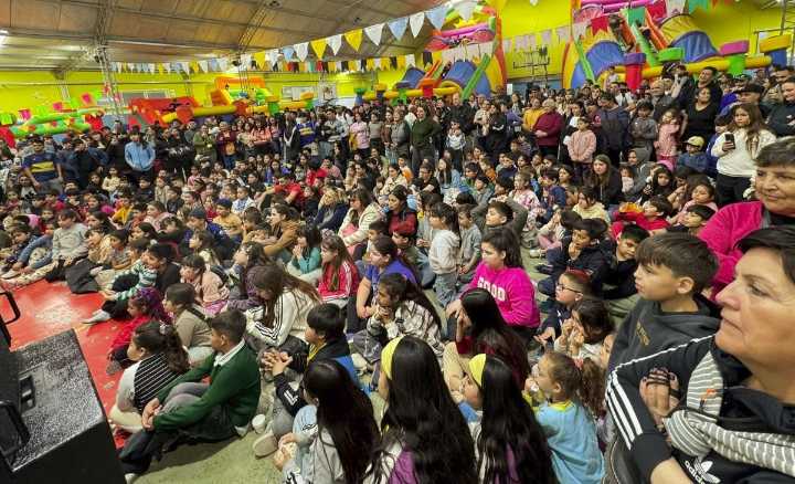 Una multitud celebró el Día de las Infancias en 25 de Mayo
