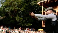Vuelco en las carrozas de Valdesoto: la peña Les Escueles, nueva ganadora