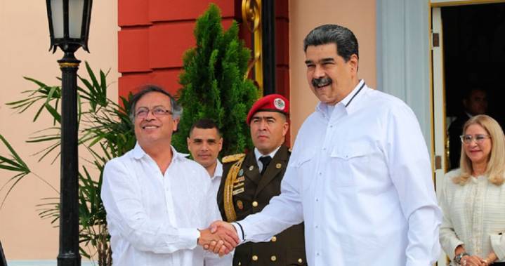 Maduro agradece a Petro el refuerzo de la presencia militar en sus fronteras