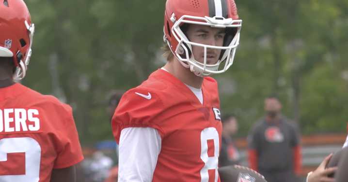 Browns trading Kenny Pickett to Raiders, narrowing QB room down to 3