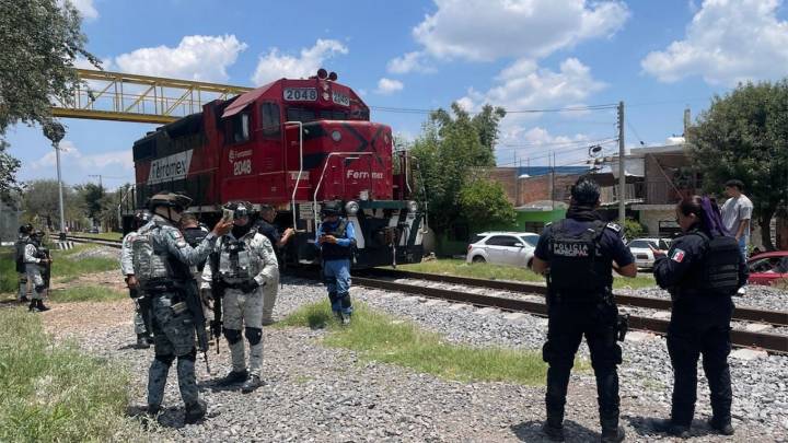 VIDEO: Ferromex mueve locomotora y vagón de tren del fatal accidente en Irapuato