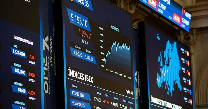 Ibex 35 cae hoy, 25 de agosto, tras perder el soporte clave de los 15.300 puntos