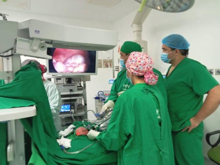 Por primera vez, el HORO realizó una cirugía laparoscópica para extirpar un tumor intraabdominal en un recién nacido