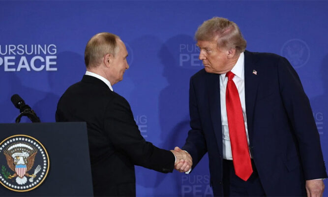 Donald Trump insiste en lograr la paz en Ucrania pese a presiones de Putin