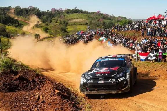 Ogier, el gran campeón, pasó a liderar el Rally del Paraguay
