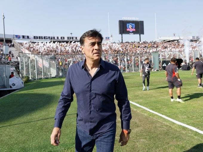 Aseguran que Gustavo Quinteros podría para regresar a Colo-Colo para reemplazar a Jorge Almirón