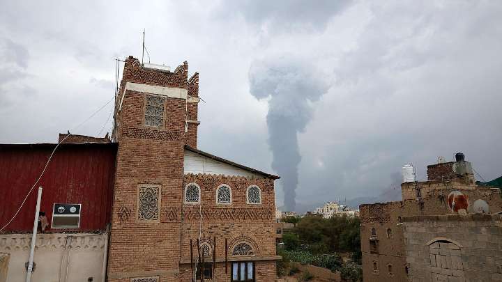 Israel asegura haber destruido el palacio presidencial de los hutíes en Yemen