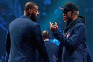 Lakers Legend Reacts to Dennis Rodman’s “Dump Truck” Claims Against LeBron Once Dennis Rodman called LeBron James a dump truck, there was no taking it back, as another former champion chimes in Pranav